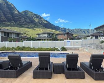 Spacious 4-bedroom house 5 minutes from beach - Waianae - Pool