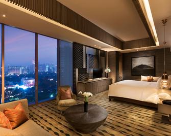 DoubleTree by Hilton Hotel Jakarta - Diponegoro - Jakarta - Bedroom