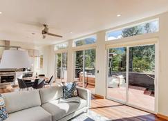 Mt. Cabin w/views at White Pass - Packwood - Living room