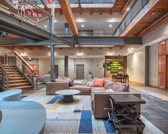 Roomy 2br In Kendall Square W/ Gym, Doorman Near Mit & Mgh By Blueground - Cambridge - Lounge