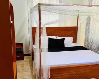 Sunset Inn Lodge - Arusha - Bedroom