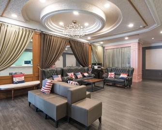 Back Home Hotel - Chiayi - Lounge