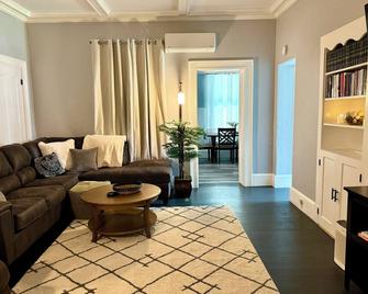 Crosby Street Suite - Freshly Renovated 3 Bedroom near Downtown Augusta - Augusta