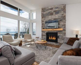 The Bellevue 169 Sumptuous luxury, River view, jacuzzi - Les Éboulements - Living room