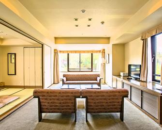 Karuizawakurabu Hotel 1130 Hewitt Resort - Tsumagoi - Living room