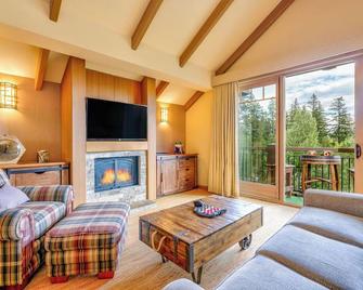 5036 Suncadia Lodge Penthouse with Full Kitchen & Balcony - Cle Elum - Living room