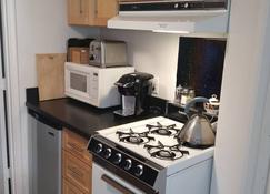 Private, Comfortable, Hillsdale Apartment - Portland - Kitchen