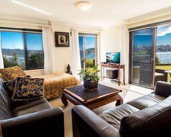Waterfront on Manly Harbour - Manly - Living room