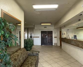 Four Corners Inn - Farmington - Front desk