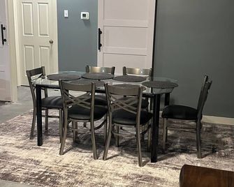 3-bedroom house in welcoming Camden with AC, WiFi. Enjoy a cozy stay - Camden - Comedor