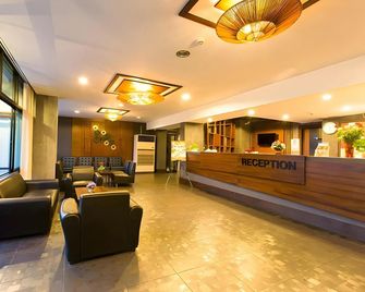 B2 Bangkok Srinakharin Boutique & Budget Hotel - Bangkok - Recepción