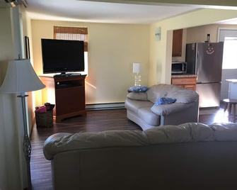 The Lakehouse at Willow Shores 1 - - Beaver Dam - Beaver Dam - Вітальня