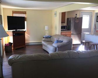The Lakehouse at Willow Shores 1 - - Beaver Dam - Beaver Dam - Wohnzimmer