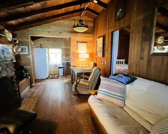 Incredible Lake Michigan views/sunsets. Intimate cottage with sandy beach. - Arcadia - Sala de estar