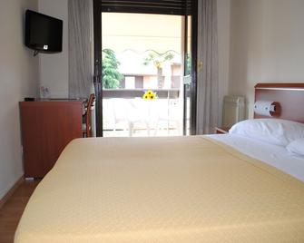 Hotel Derby - Sirmione - Bedroom