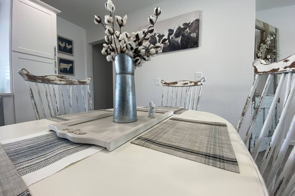 The Farmhouse | Centrally Located | Clean | - דנבר - חדר אוכל