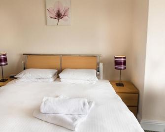 Albert and Victoria Hotel - Southport - Bedroom