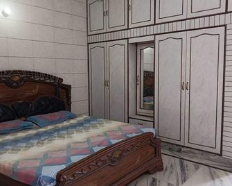 Very Hygienic Home. All services available at one place. Come, stay. - Zerakpur - Bedroom
