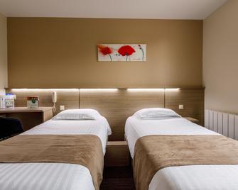 Brit Hotel Piscine & Spa - Fougères - Fougères - Schlafzimmer