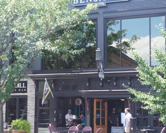 The Benjamin Hotel - Watkins Glen - Budova