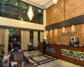 Urban Travellers Hotel - Pasay - Front desk