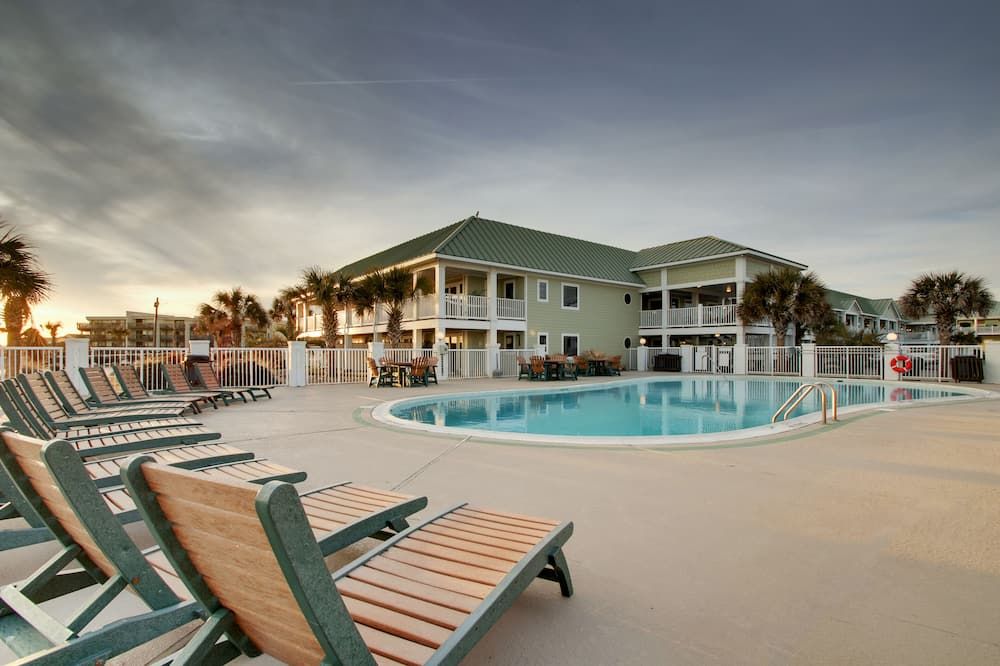 Beautiful 1 Bedroom Suite at the Beach!