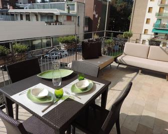 Luxury Apartment Located 500 Metres From Historic Centre And Railway Station - Varese - Balkón