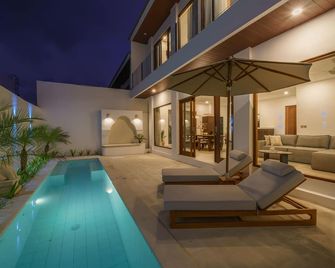 Villa Umaju - Denpasar - Pool