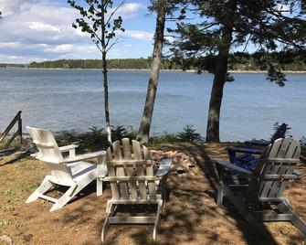 Waterfront Acadia Schoodic Downeast Log Home With 650 Feet Of Shoreline - Gouldsboro - Patio