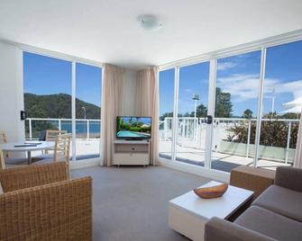 Base Holidays - Ettalong Beach Premium Apartments - Ettalong beach - Wohnzimmer