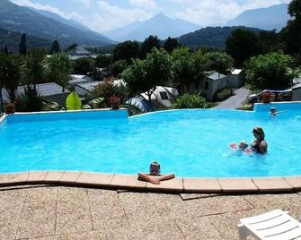 Camping Ecovillage Soleil Du Pibeste - Chalet Des Marmottes - 2 Bedrooms Sheets + Towels + Cleaning For 4 People - 아고 비달로 - 수영장