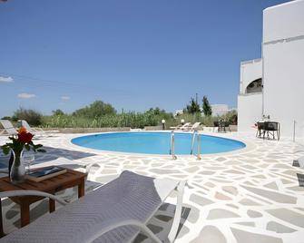 Sunny Beach Studios - นักซอส - สระว่ายน้ำ