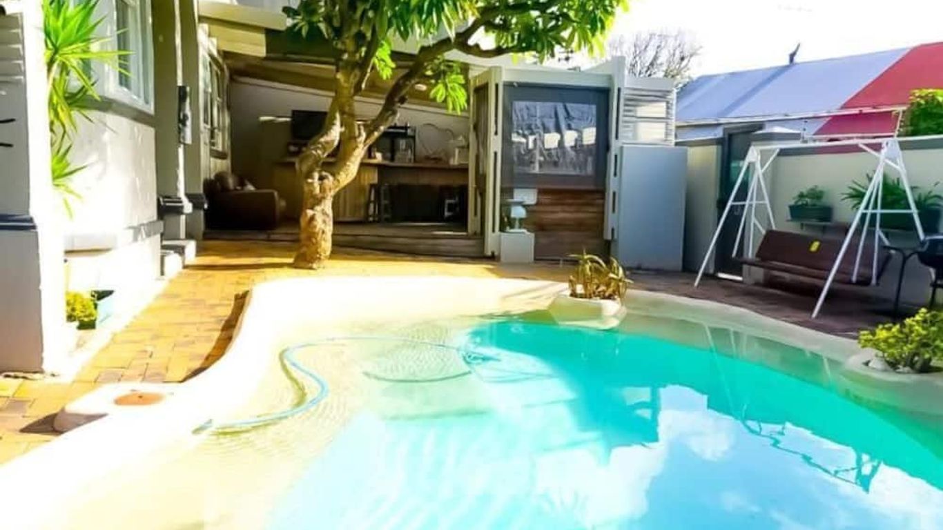 Green Elephant Backpackers