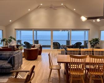 Newly renovated 5BR on private bayfront peninsula - Long Beach - Lounge