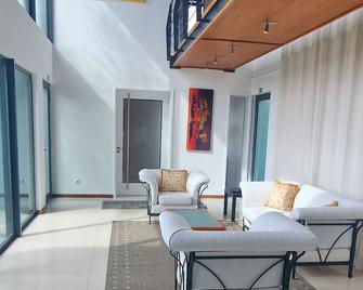 Luxury villa Large with private pool, minutes from the beach, - Vila Franca do Campo - Soggiorno