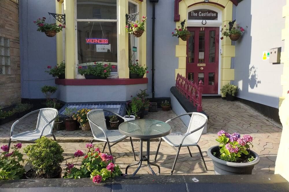The Castleton - Blackpool - Uteplats
