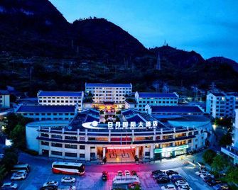 Sun And Moon International Hotel (Zhenyuan Ancient Town Branch) - Qiandongnan - Building