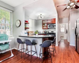 3 King Beds/Charm In Historic Stl By Staystlouis - St. Louis - Kitchen