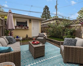 Urban 2BR Oasis near Commercial Dr + Patio - Vancouver - Patio