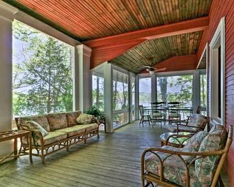 Island Cottage on Evans Lake - Bring Your Boat! - Tipton - Sala de estar