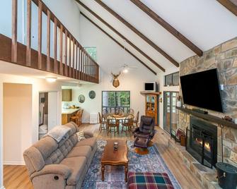 The Kalahari Lodge - Lakefront Resort - Spotsylvania - Pokój dzienny