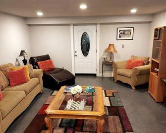 Country Living in the Sky with Ocean Views & Spectacular San Francisco Sunsets - Hayward - Living room