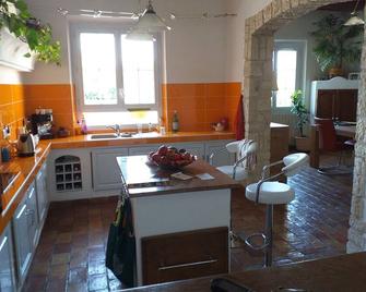 In A Very Clean Green Property Of 4300m2 - Meyrargues - Cocina