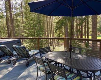 Cozy Luxury Cabin in the Forest - Truckee - Balcón