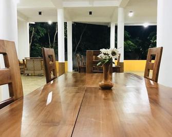 Alikele Hotel Sigiriya - Dambulla - Dining room