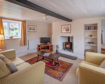 Farmhouse Cottage - perfect for couples exploring the Island - Sandown - Living room