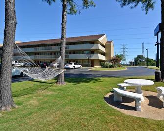 American Way Inn & Suites - Memphis