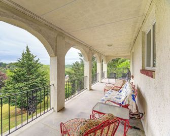Great for Large Groups! Massive Princeton Estate - Princeton - Balkón