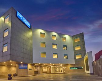 City Express by Marriott Aeropuerto Ciudad De México - Mexico by - Bygning