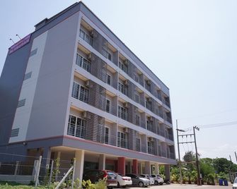Chompu Nakarin Apartment - Trang - Edificio